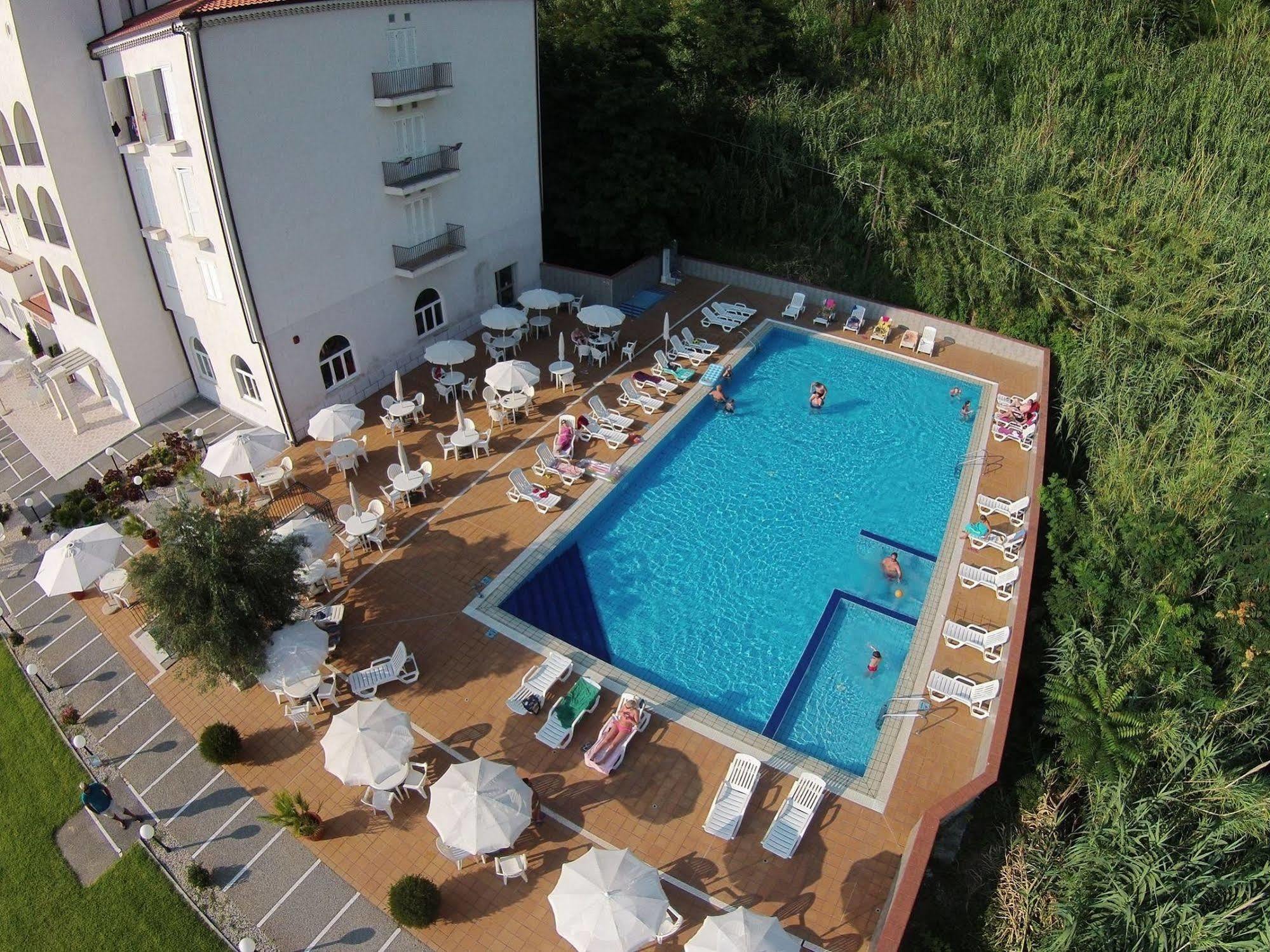 Hotel Total Family Fuscaldo Exterior foto