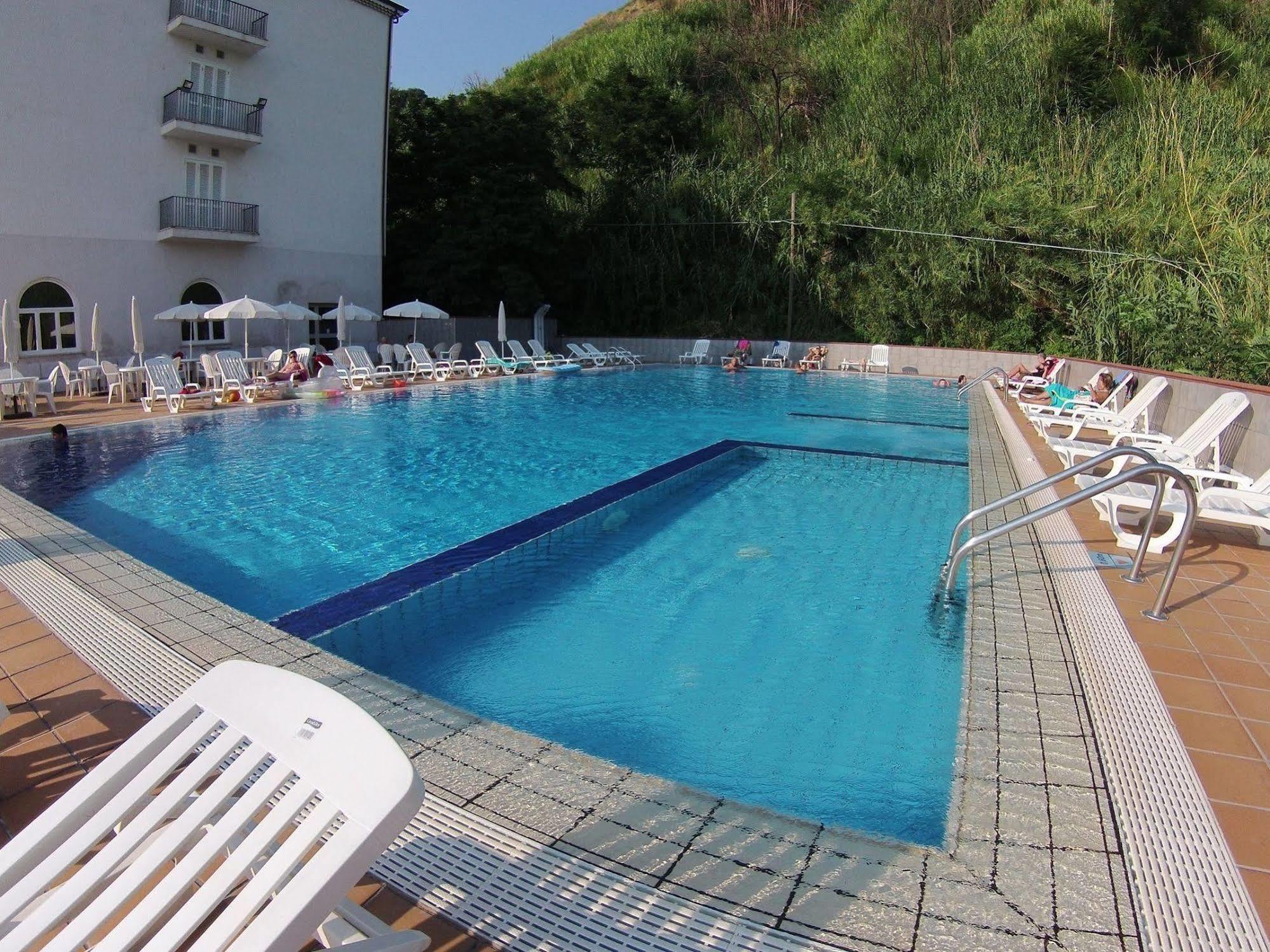 Hotel Total Family Fuscaldo Exterior foto