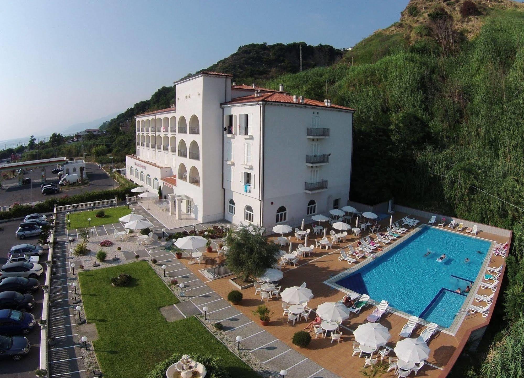 Hotel Total Family Fuscaldo Exterior foto