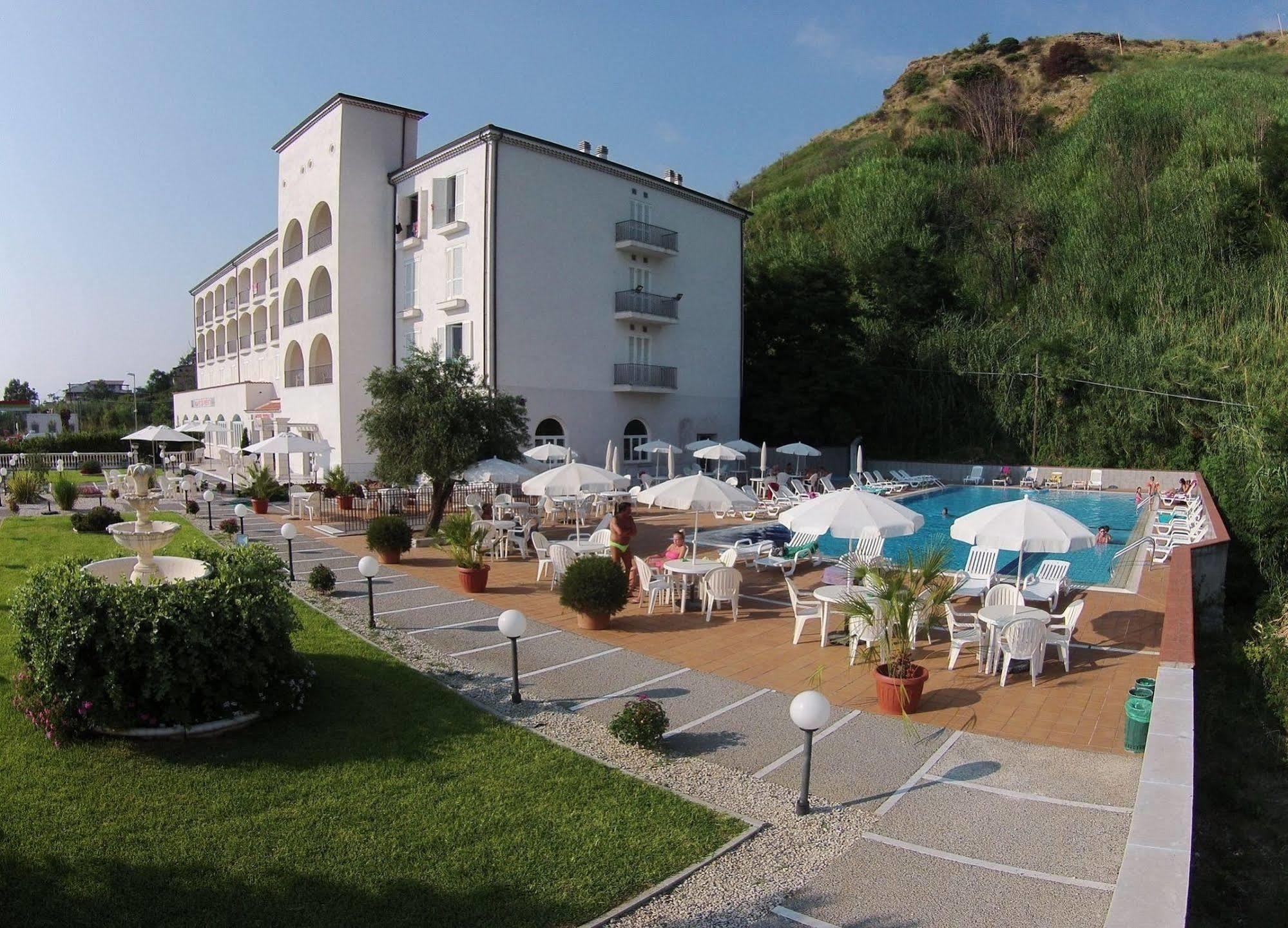 Hotel Total Family Fuscaldo Exterior foto